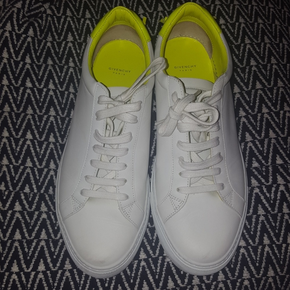 Givenchy Low Top Sneaker
